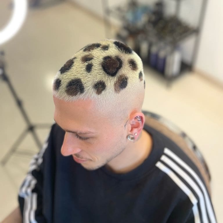 #color #fantasía #leopardo #barberia #kakibarbershop #acoruña