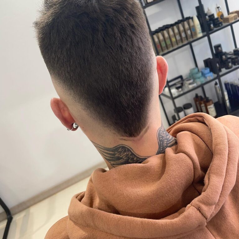 MOHICANO??
.
.
Pide tu cita a través de whatsapp ??665533042
O llamando al
?? 981905222

#mohican #barbería #coruna #kakibarbershop #fade